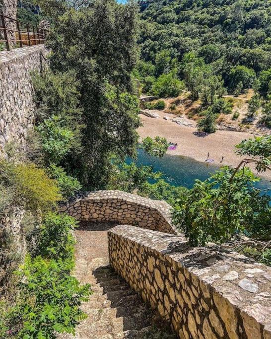 Proche D'Uzes La Terrasse Du Soleil Levant Collias ภายนอก รูปภาพ