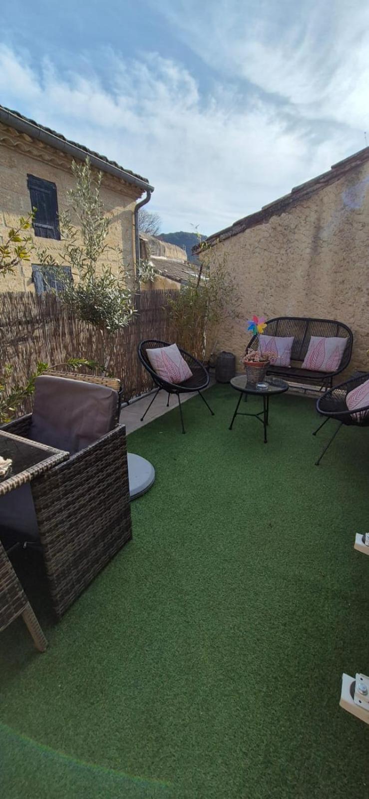 Proche D'Uzes La Terrasse Du Soleil Levant Collias ภายนอก รูปภาพ